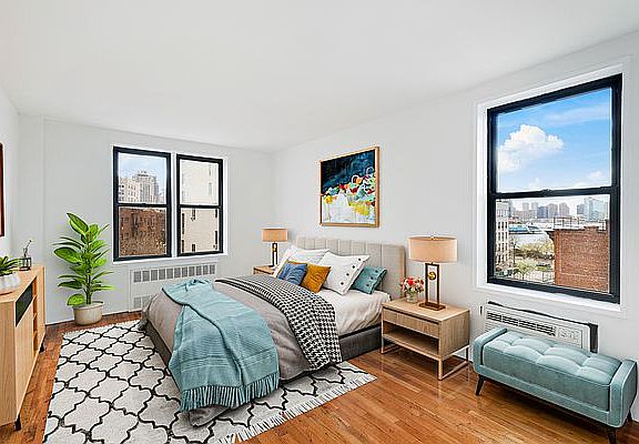 5th image of 165 Christopher St APT 5E