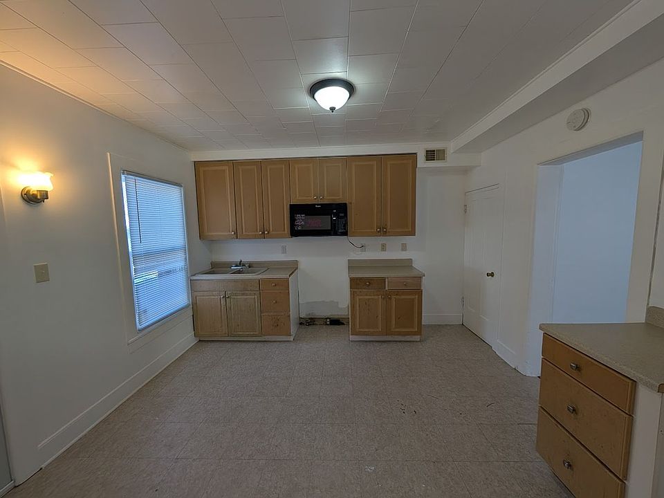 2nd image of 301 E Ewing Ave