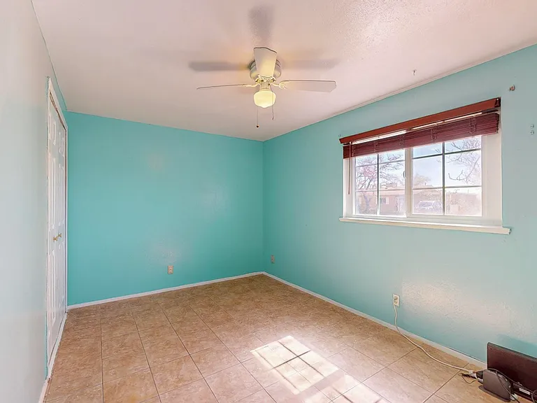 11517 Ralph Ave NE — Photo 34