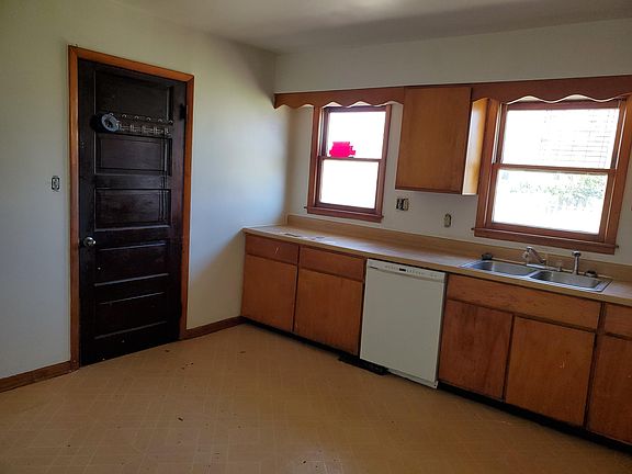 2nd image of 1053 Willow Dr
