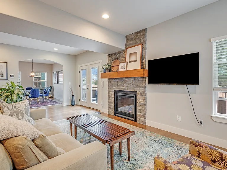 1516 Solitaire St — Photo 5