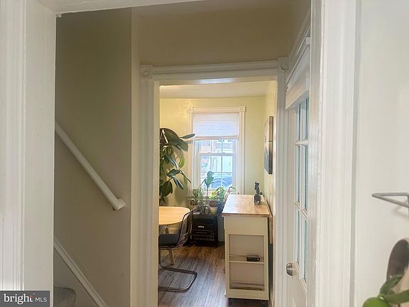 4th image of 1003 N Lincoln St