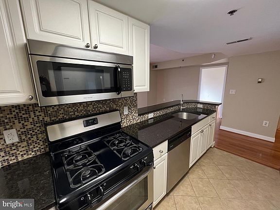 3rd image of 1050 N Taylor St #1-511