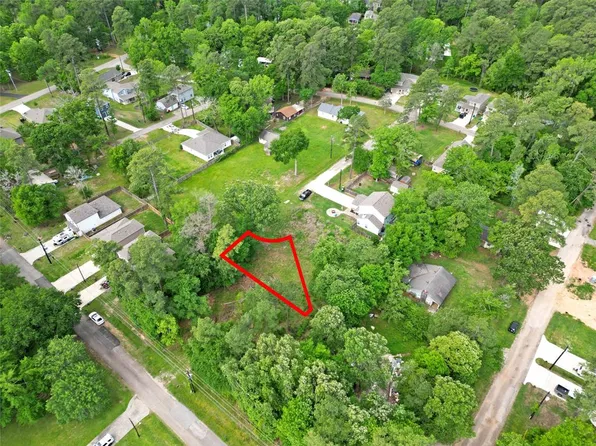 713 Forest River, Conroe, TX 77316