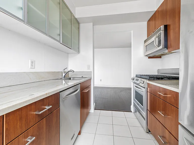 215 E 96th St #28L — Photo 6