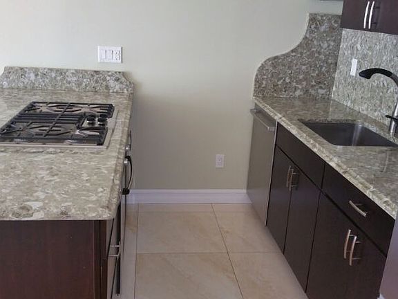 2nd image of 2843 Steinway St #4
