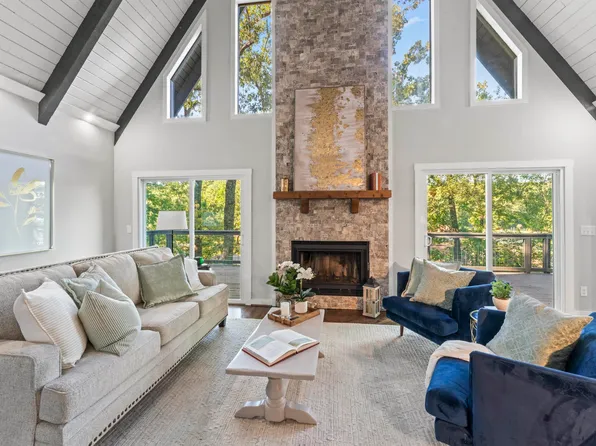 560 Water Oak Ln, Talladega, AL 35160