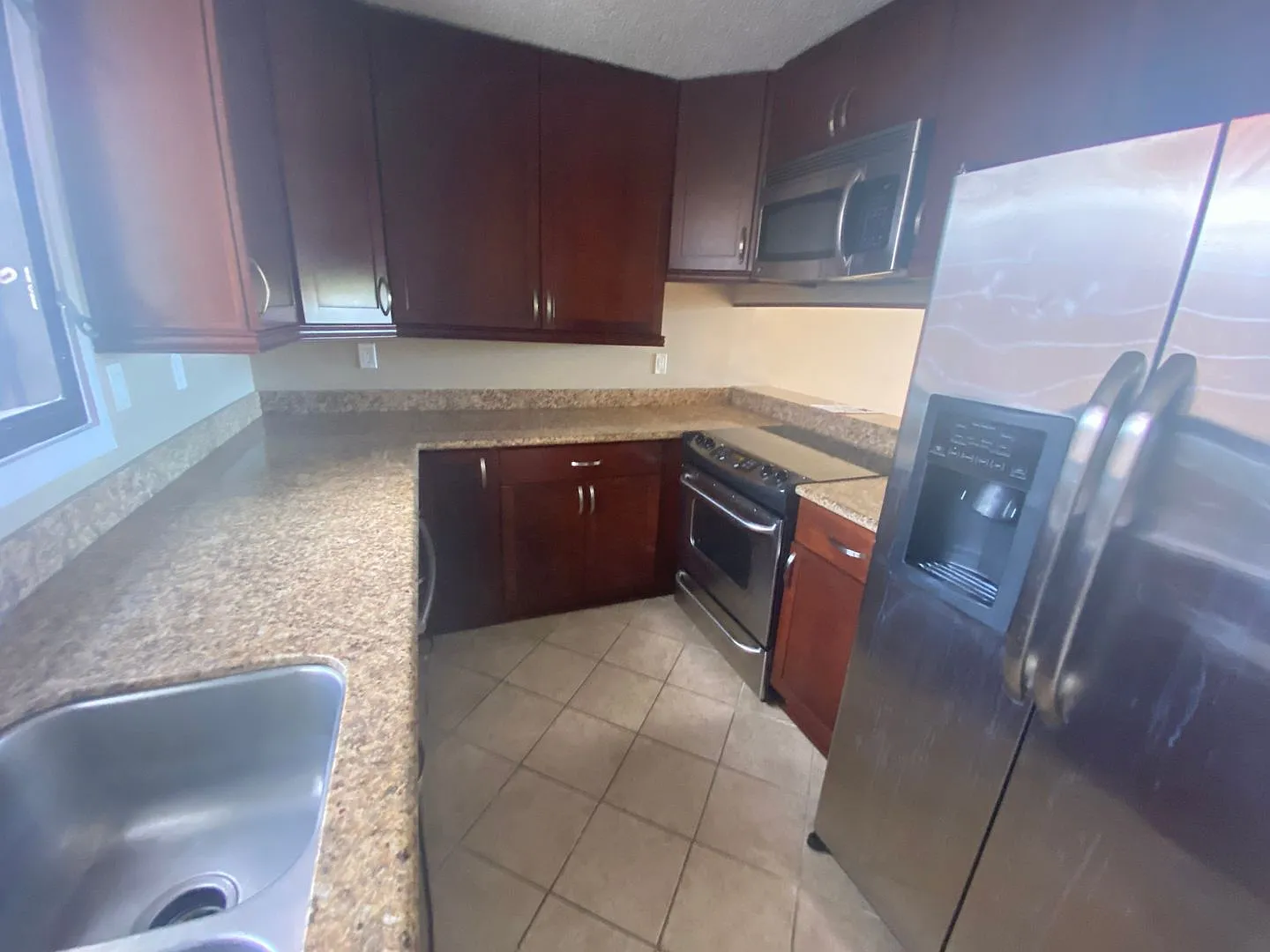 Kailua Town / Poinciana Manor 2br / 2ba / 2prk - Remodeled / Upgraded — Photo 4