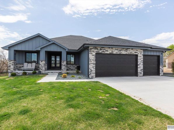 10423 S 166th Cir, Omaha, NE 68136