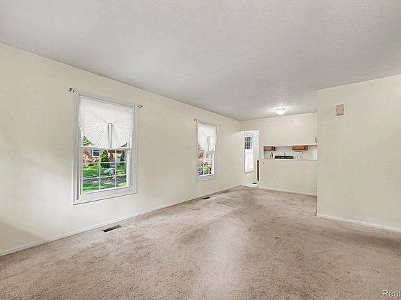 5th image of 38211 Carolon Blvd