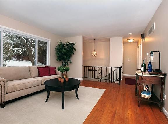 5th image of 139 N Fairlawn Ave