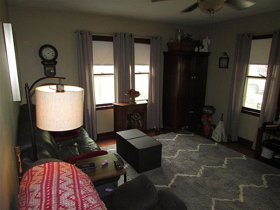 3rd image of 2735 Park St