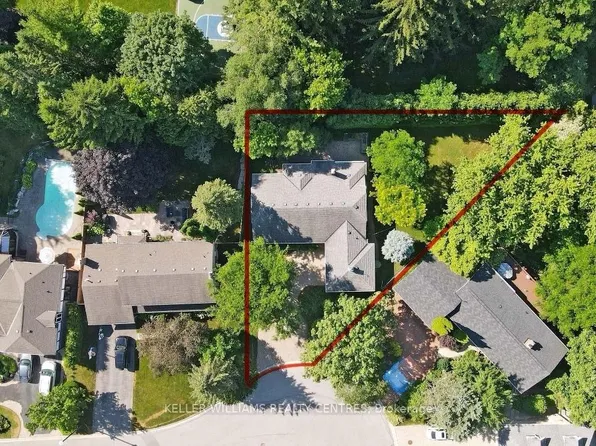 27 Hawthorne Ln, Aurora, ON L4G 3K8