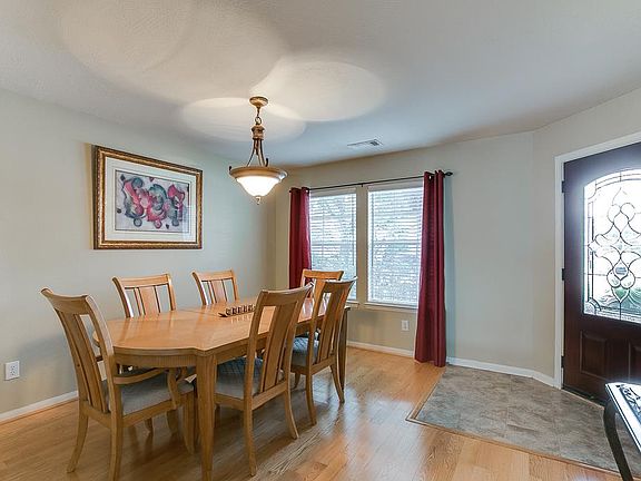 3rd image of 3103 Oakwood Run Dr