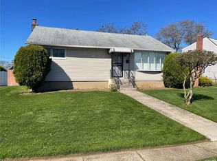 9 Avon Dr, Amityville, NY 11701