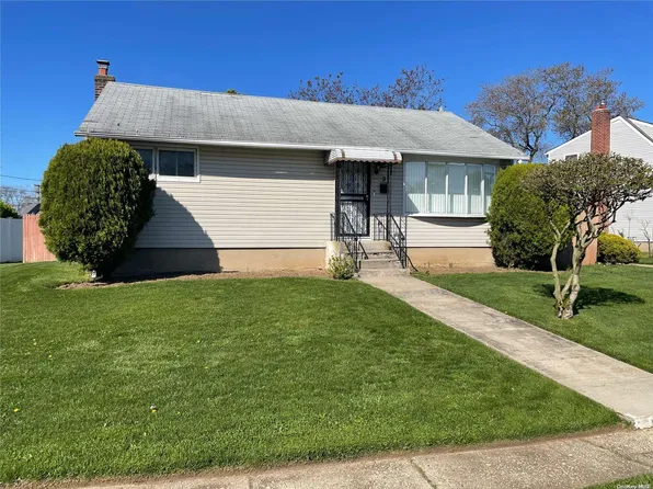 9 Avon Drive, Amityville, NY 11701