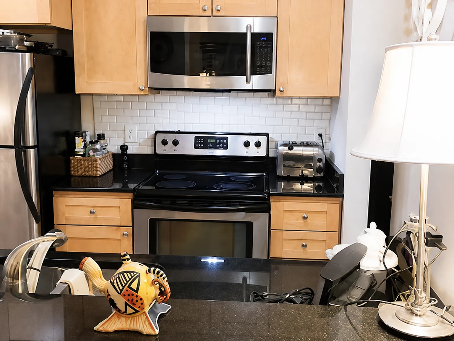 Lovely Houghton Condo in Kirkland — Photo 4