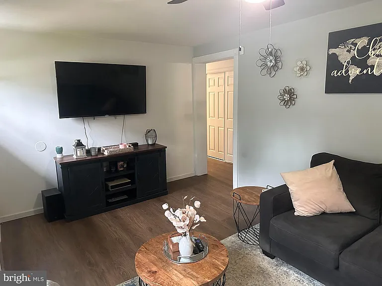 1319 Balsam St — Photo 3