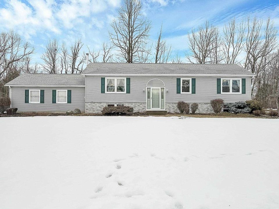 1st image of 5 Concord Dr