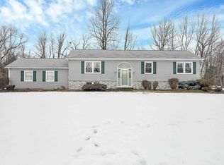 5 Concord Dr, Marlboro, NY 12542