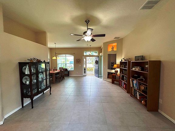3rd image of 563 SW Crawfish Drive
