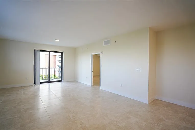 1091 Galiano St #502 — Photo 7