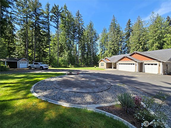 4th image of 3328 104th Avenue SW