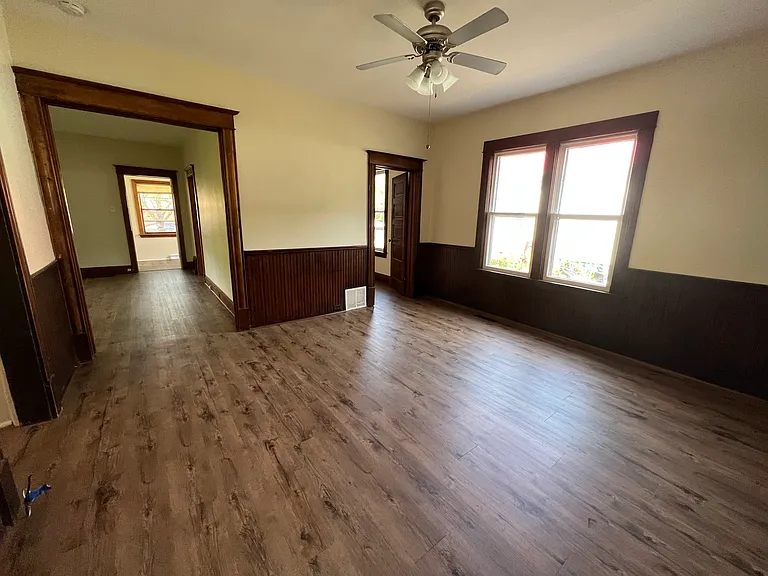 1221 Summit St — Photo 35