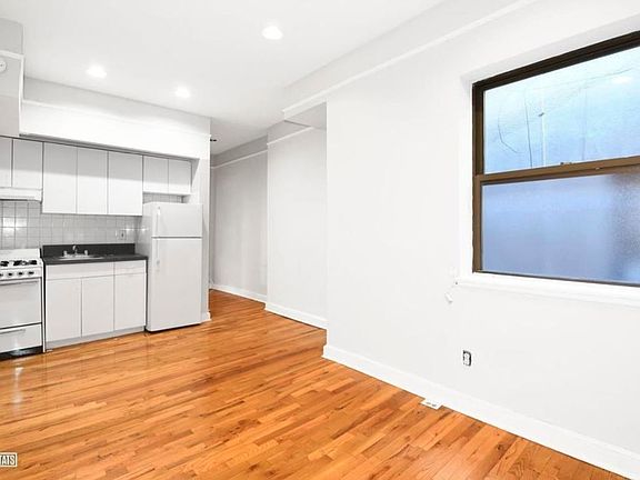 3rd image of 324 E 61st St #Ef4