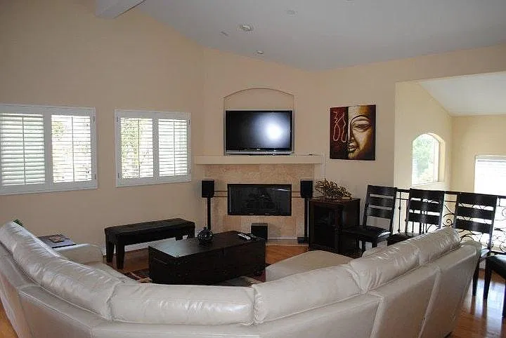 3 bed, 2.5 bath, 1801 sqft, $5,250 — Photo 3