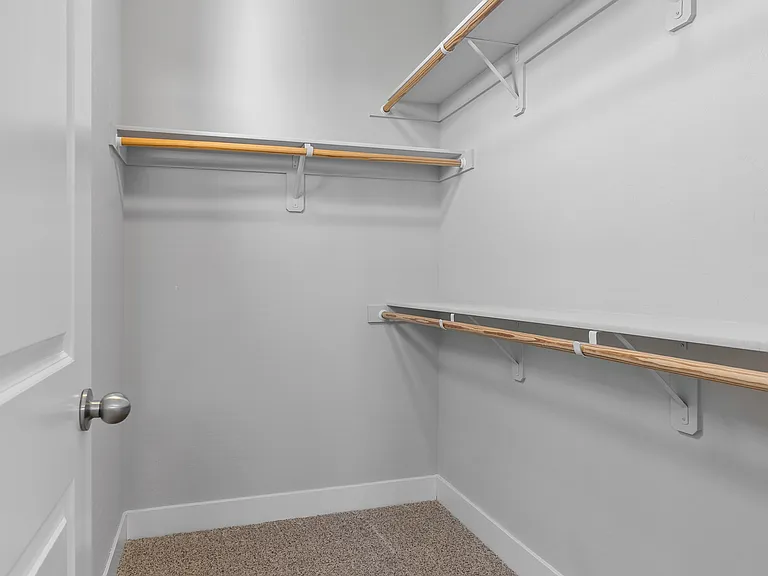 bedroom walkin closet
