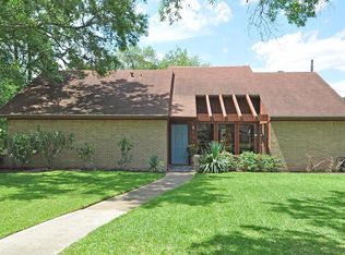 9711 Pinehurst St, Baytown, TX 77521