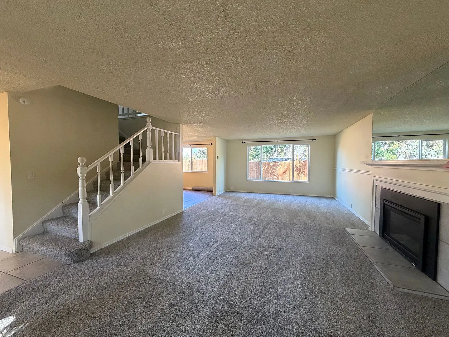 Spacious 4 Bedroom, 2.5 Bath Home in the Friendly Neighborhood — Photo 3