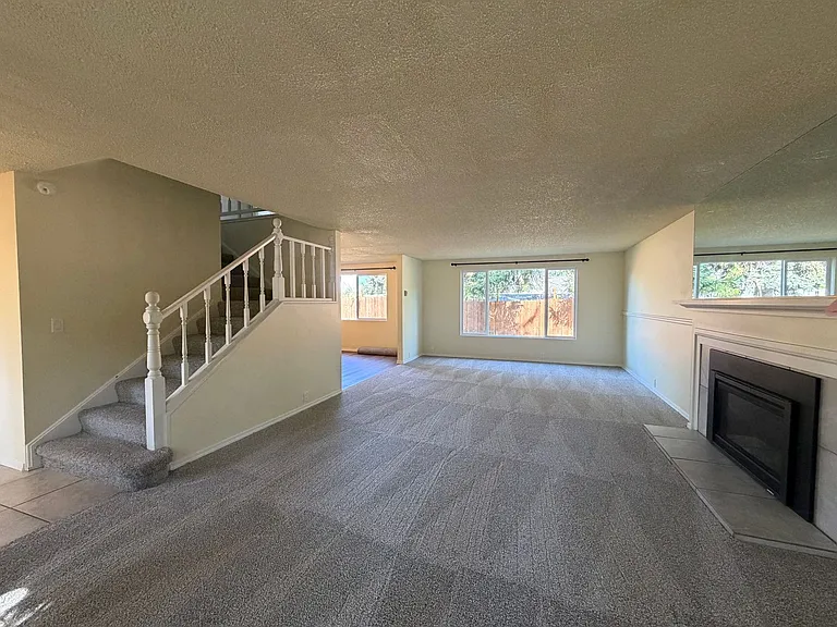 2735 Almaden St — Photo 3