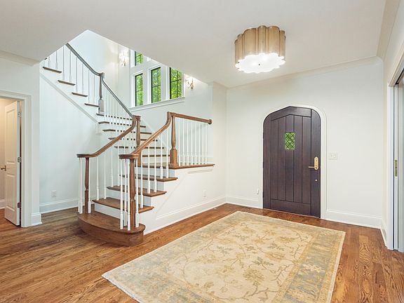 2nd image of 922 Signature Ln