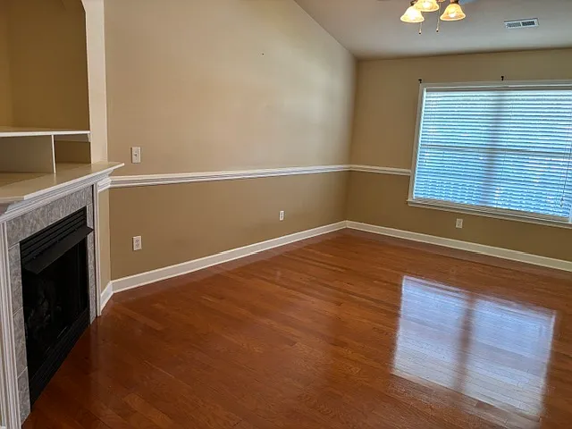 879 Vandenburg Dr — Photo 3