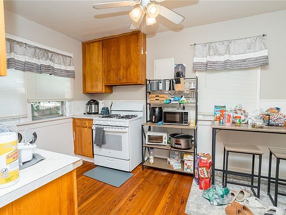 5th image of 148 Kenwood Ave #50
