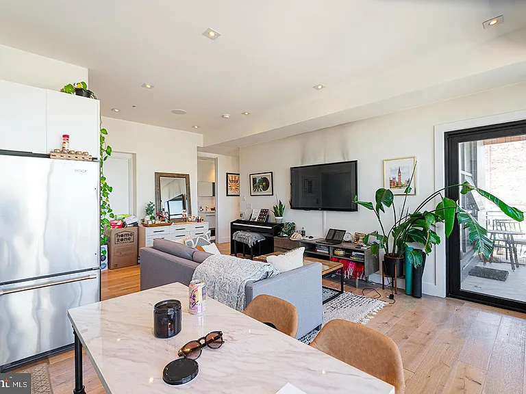 240 N 2nd St #4W — Photo 3
