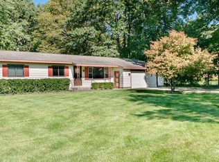 384 W Hile Rd, Norton Shores, MI 49441