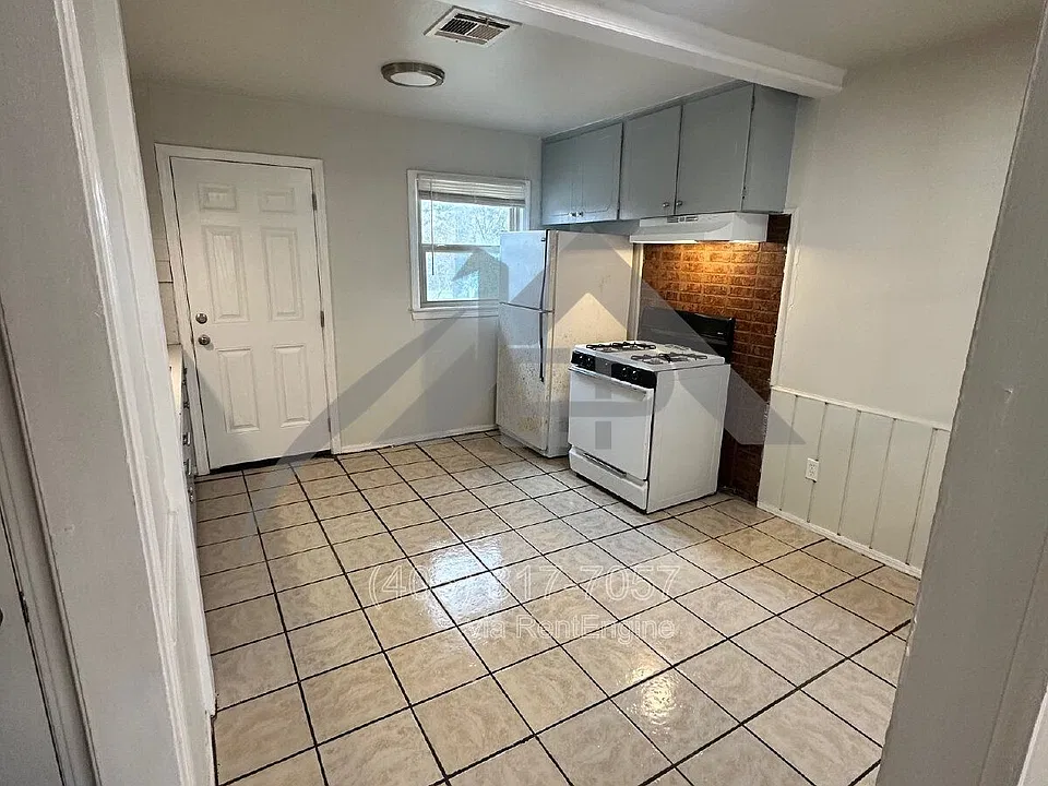 216 W 4th St