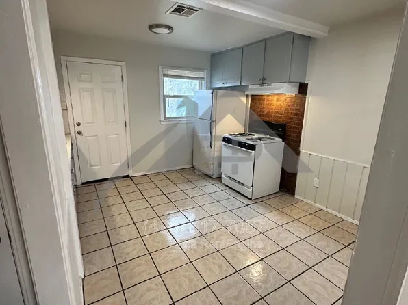 216 W 4th St, Edmond, OK 73003