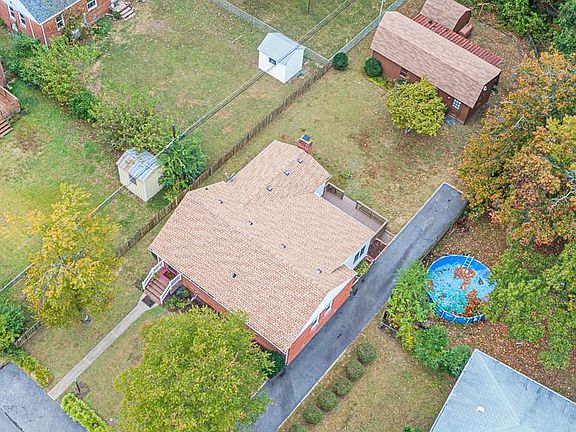 3rd image of 7400 Oakmont Dr