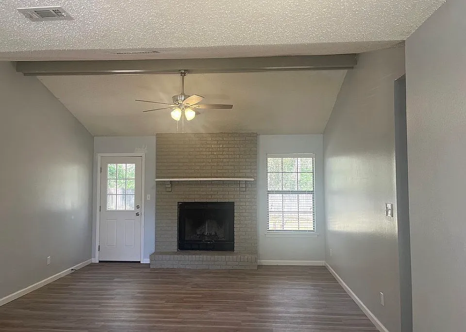 3 bed, 1400 sqft, $1,800 — Photo 3