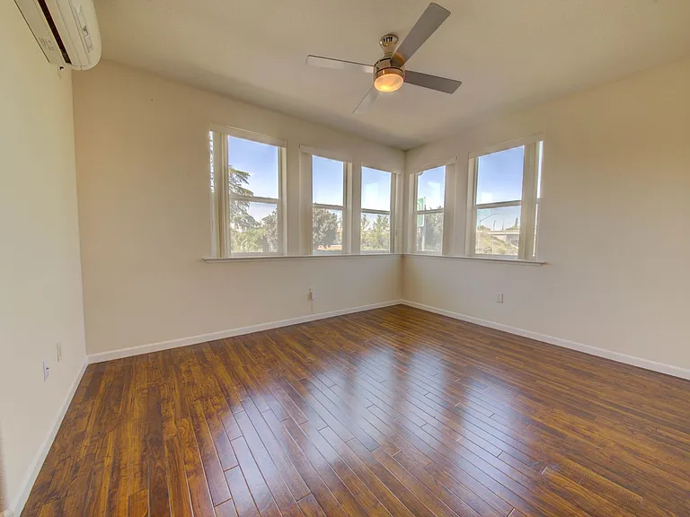 330 Van Ness Cottages — Photo 5