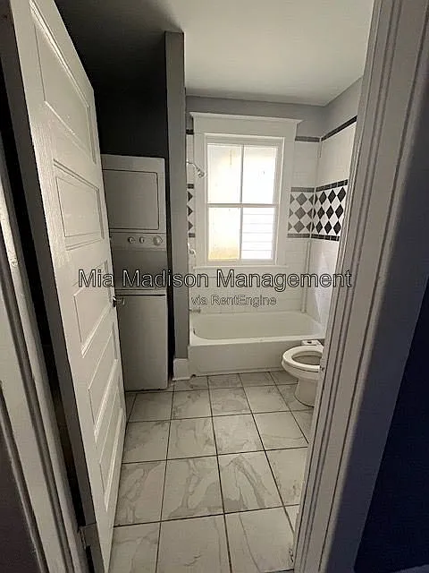 3 bed, 1.0 bath, 1050 sqft, $1,650 — Photo 4
