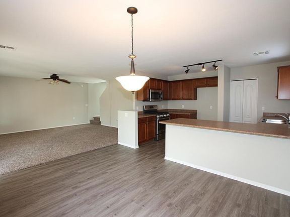 3rd image of 751 W Calle Coroza