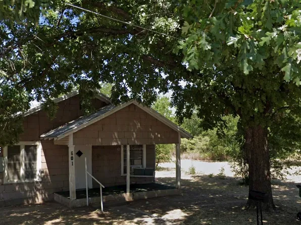 601 N Ave E, Olney, TX 76374