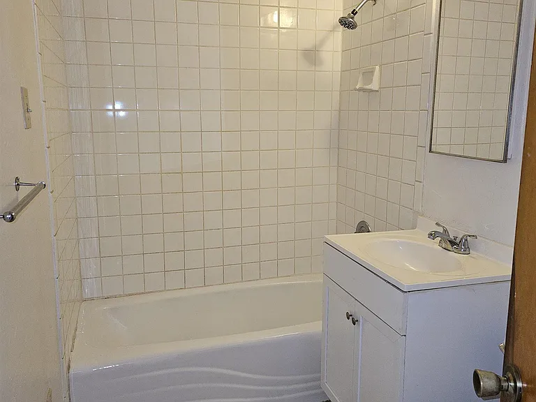 1282 W 17th St — Photo 5