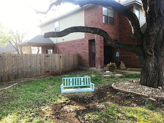 3rd image of 2006 Oakview Dr