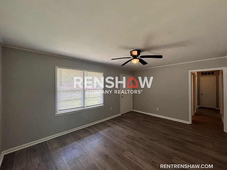 828 Harvey Cv — Photo 12